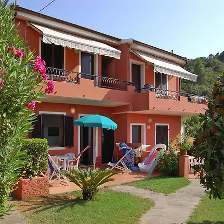 In Near Sea Beach Apartment *